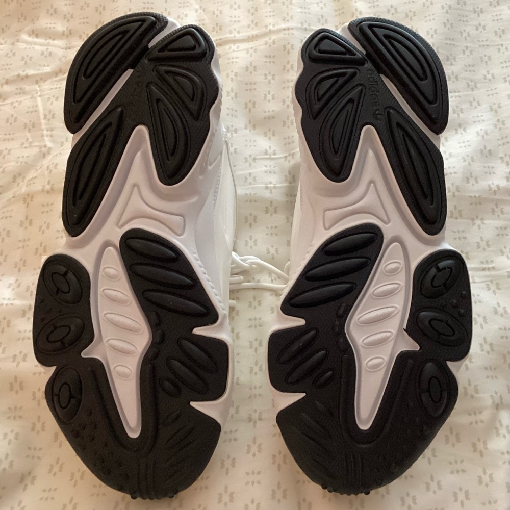 NWT NO BOX Men’s Adidas Originals, size 7